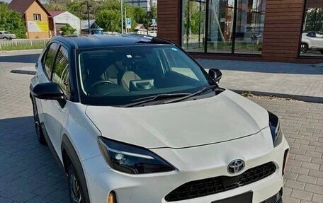 Toyota Yaris Cross, 2022 год, 1 660 000 рублей, 4 фотография