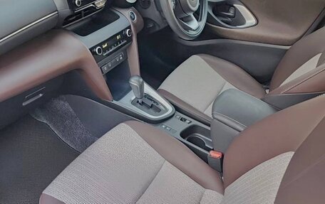 Toyota Yaris Cross, 2022 год, 1 660 000 рублей, 12 фотография