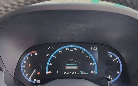 Toyota Yaris Cross, 2022 год, 1 660 000 рублей, 13 фотография