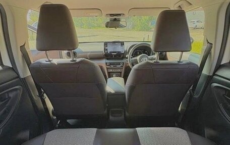 Toyota Yaris Cross, 2022 год, 1 660 000 рублей, 11 фотография