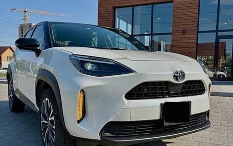 Toyota Yaris Cross, 2022 год, 1 660 000 рублей, 3 фотография