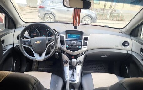 Chevrolet Cruze II, 2010 год, 680 000 рублей, 5 фотография