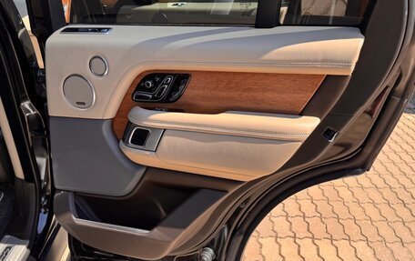 Land Rover Range Rover IV рестайлинг, 2019 год, 6 900 000 рублей, 11 фотография