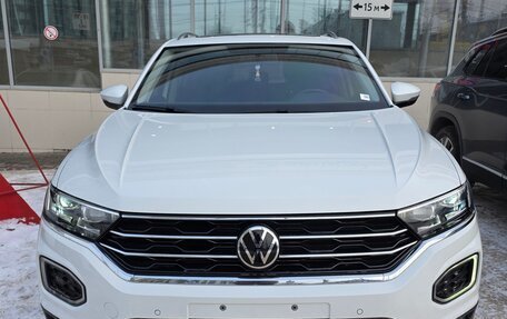 Volkswagen T-Roc I, 2022 год, 2 050 000 рублей, 2 фотография