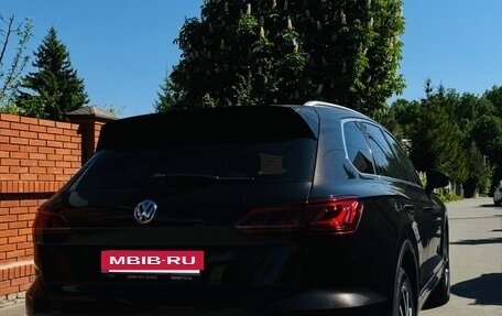 Volkswagen Touareg III, 2018 год, 4 850 000 рублей, 3 фотография