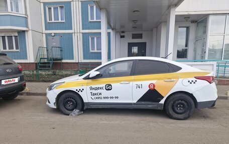 Hyundai Solaris II рестайлинг, 2019 год, 550 000 рублей, 2 фотография