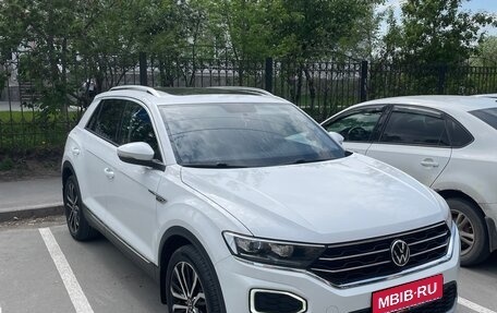 Volkswagen T-Roc I, 2020 год, 2 200 000 рублей, 1 фотография