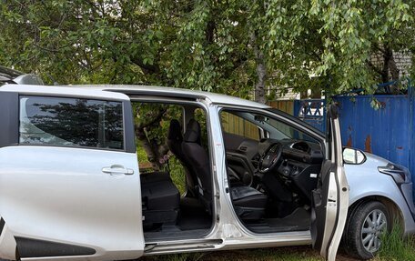 Toyota Sienta II, 2020 год, 1 450 000 рублей, 2 фотография
