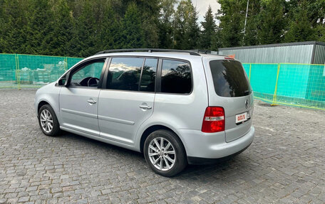 Volkswagen Touran III, 2009 год, 655 000 рублей, 2 фотография