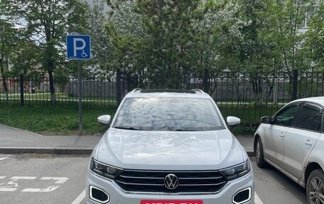 Volkswagen T-Roc I, 2020 год, 2 200 000 рублей, 2 фотография
