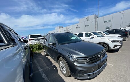 Volkswagen Tiguan II, 2021 год, 2 180 000 рублей, 3 фотография