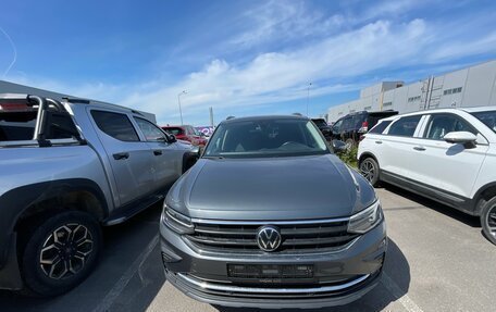 Volkswagen Tiguan II, 2021 год, 2 180 000 рублей, 2 фотография