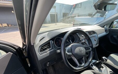 Volkswagen Tiguan II, 2021 год, 2 180 000 рублей, 10 фотография