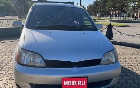Toyota Platz, 2001 год, 280 000 рублей, 2 фотография