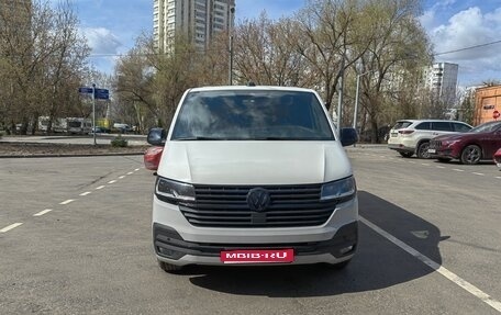 Volkswagen Multivan T6 рестайлинг, 2021 год, 8 900 000 рублей, 1 фотография