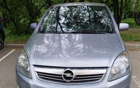 Opel Zafira B, 2011 год, 650 000 рублей, 1 фотография