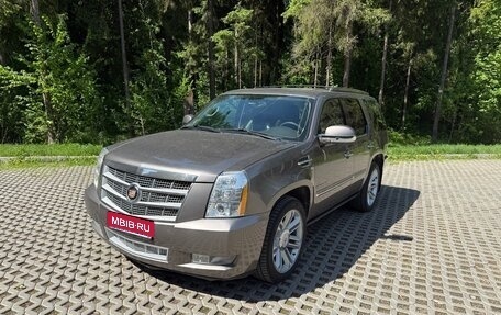 Cadillac Escalade III, 2013 год, 2 100 000 рублей, 1 фотография