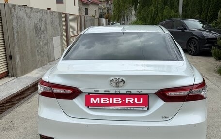 Toyota Camry, 2021 год, 3 550 000 рублей, 2 фотография