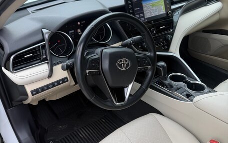Toyota Camry, 2021 год, 3 550 000 рублей, 4 фотография
