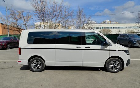 Volkswagen Multivan T6 рестайлинг, 2021 год, 8 900 000 рублей, 3 фотография