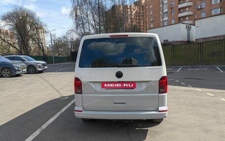 Volkswagen Multivan T6 рестайлинг, 2021 год, 8 900 000 рублей, 4 фотография