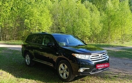 Toyota Highlander III, 2011 год, 1 990 000 рублей, 2 фотография