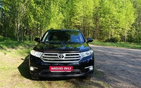 Toyota Highlander III, 2011 год, 1 990 000 рублей, 3 фотография