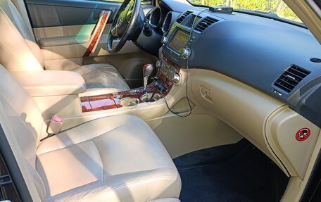 Toyota Highlander III, 2011 год, 1 990 000 рублей, 11 фотография
