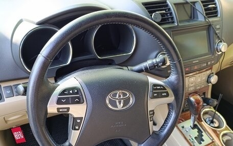 Toyota Highlander III, 2011 год, 1 990 000 рублей, 9 фотография