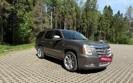 Cadillac Escalade III, 2013 год, 2 100 000 рублей, 2 фотография