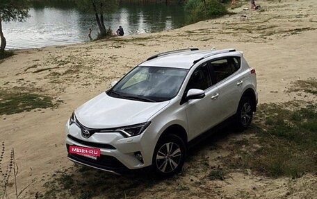 Toyota RAV4, 2015 год, 2 000 000 рублей, 10 фотография