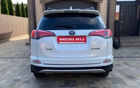 Toyota RAV4, 2015 год, 2 000 000 рублей, 4 фотография