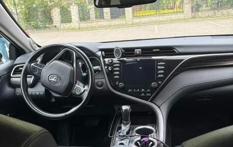 Toyota Camry, 2018 год, 3 150 000 рублей, 4 фотография