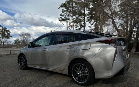 Toyota Prius IV XW50, 2016 год, 1 600 000 рублей, 8 фотография