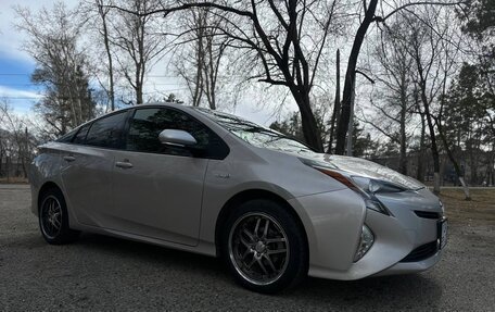 Toyota Prius IV XW50, 2016 год, 1 600 000 рублей, 12 фотография