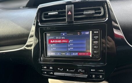 Toyota Prius IV XW50, 2016 год, 1 600 000 рублей, 14 фотография