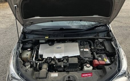 Toyota Prius IV XW50, 2016 год, 1 600 000 рублей, 13 фотография