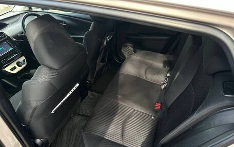 Toyota Prius IV XW50, 2016 год, 1 600 000 рублей, 30 фотография