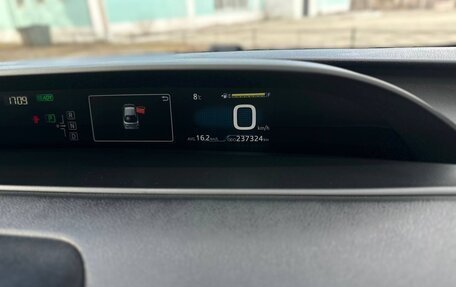 Toyota Prius IV XW50, 2016 год, 1 600 000 рублей, 27 фотография
