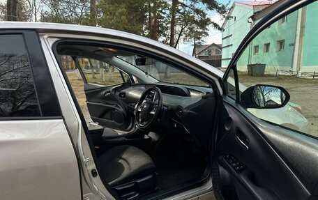 Toyota Prius IV XW50, 2016 год, 1 600 000 рублей, 39 фотография
