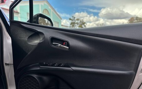 Toyota Prius IV XW50, 2016 год, 1 600 000 рублей, 38 фотография