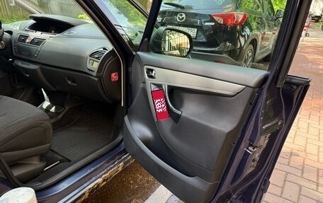 Citroen C4 Picasso II рестайлинг, 2010 год, 500 000 рублей, 10 фотография
