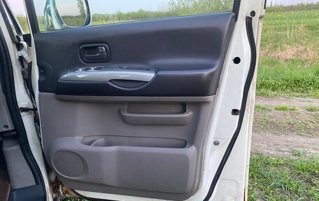 Nissan Serena II, 2001 год, 250 000 рублей, 17 фотография