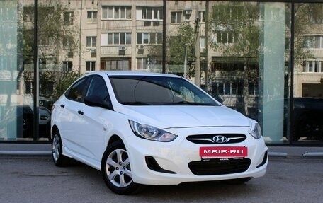 Hyundai Solaris II рестайлинг, 2013 год, 930 000 рублей, 3 фотография