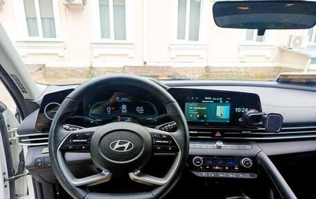 Hyundai Elantra, 2023 год, 1 805 000 рублей, 8 фотография