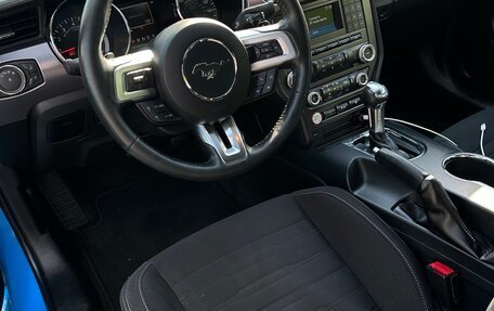 Ford Mustang VI рестайлинг, 2016 год, 2 600 000 рублей, 5 фотография
