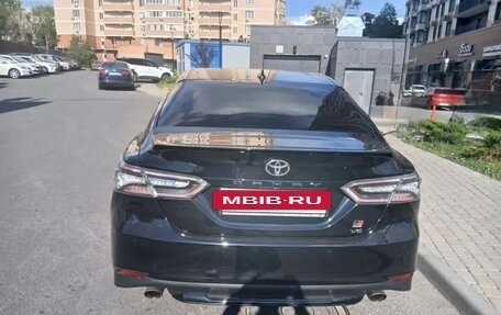 Toyota Camry, 2021 год, 2 600 000 рублей, 3 фотография