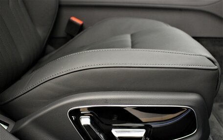 Audi A8, 2025 год, 20 000 000 рублей, 18 фотография