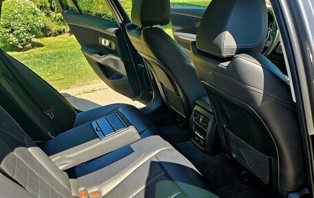 BMW 3 серия, 2019 год, 2 400 000 рублей, 10 фотография