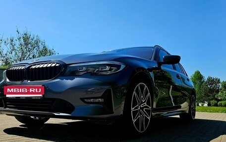 BMW 3 серия, 2019 год, 2 400 000 рублей, 11 фотография